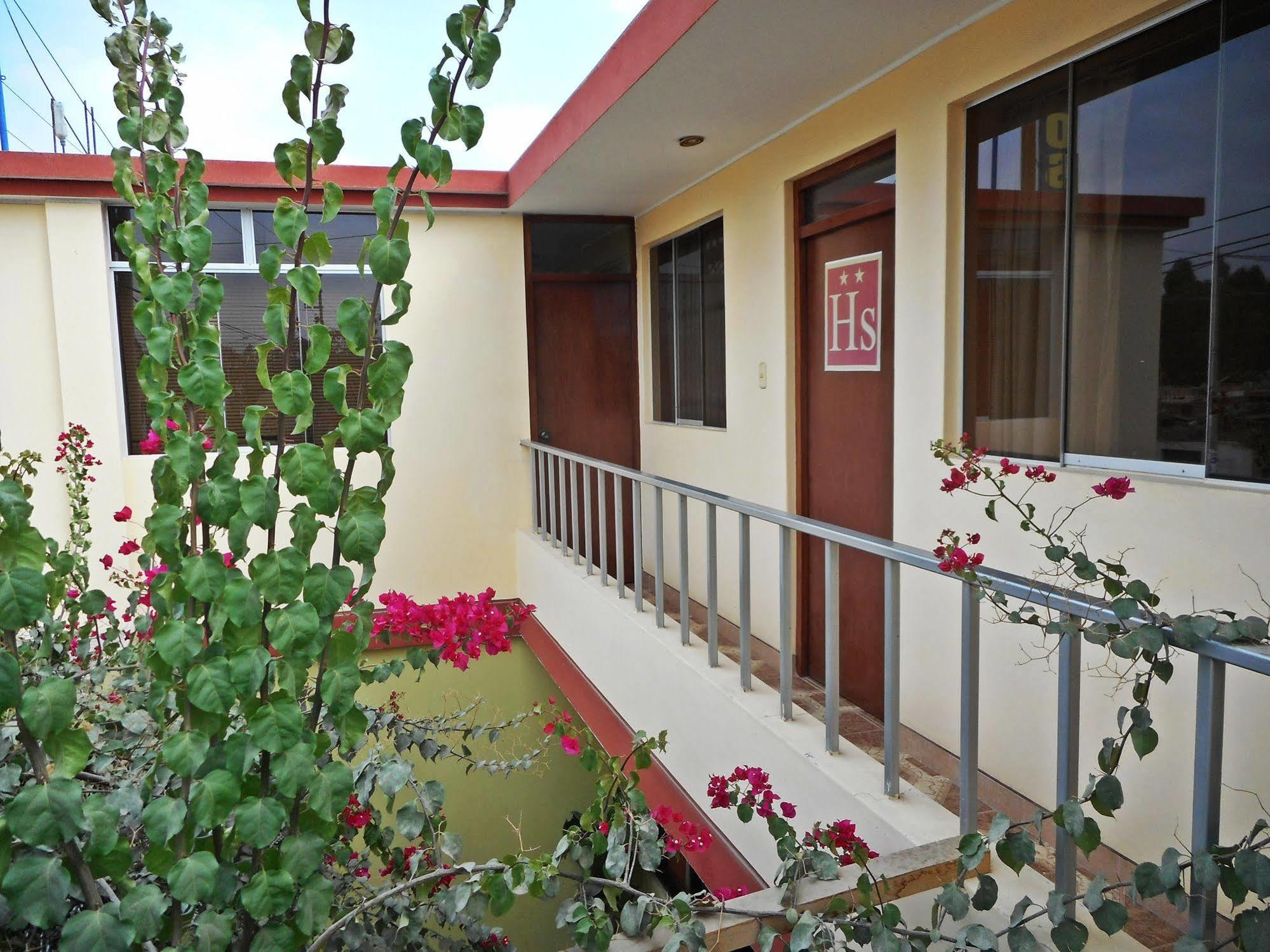 Hostal Geminis San Juan Bautista 外观 照片