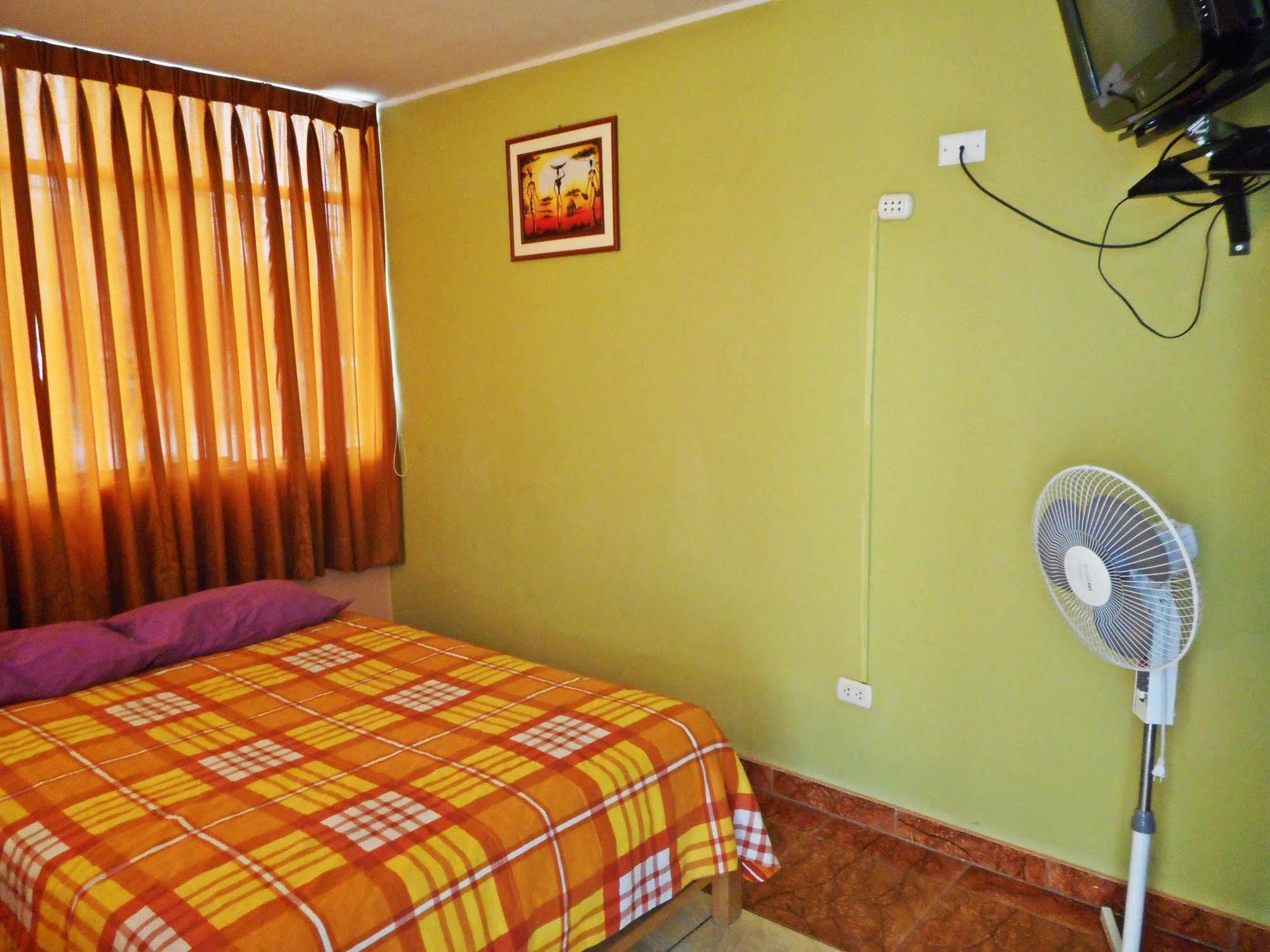 Hostal Geminis San Juan Bautista 外观 照片